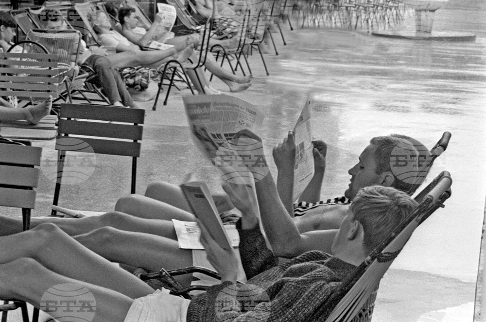 На разходка в Международния младежки център в Приморско през 1966 година