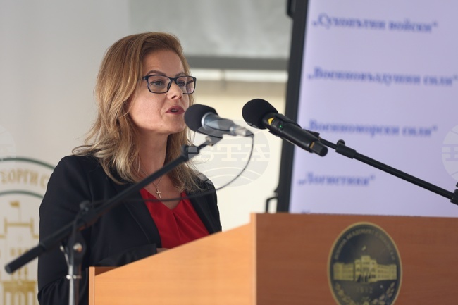 Най-важният фактор за успеха на всяка модернизация остават хората, каза заместник-министърът на отбраната Катерина Граматикова-Иванова