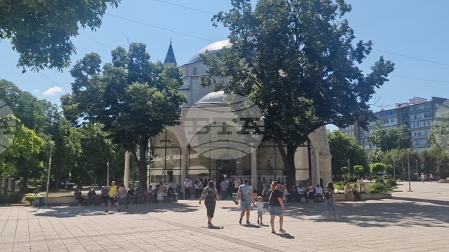 Обновената джамия „Макбул Ибрахим паша“ в Разград отвори врати за посетители