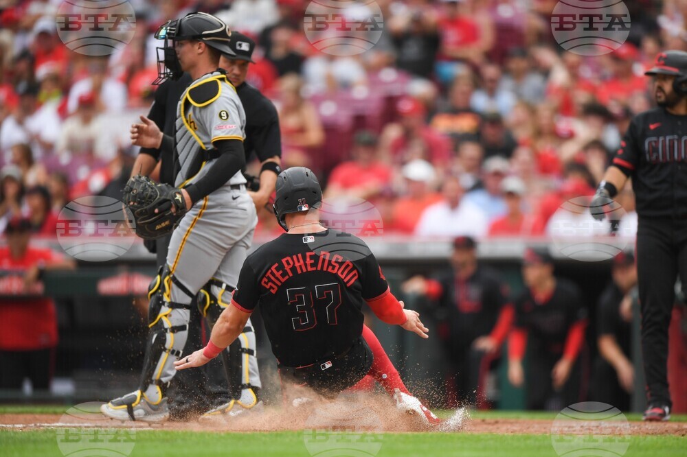 Pirates Reds Baseball