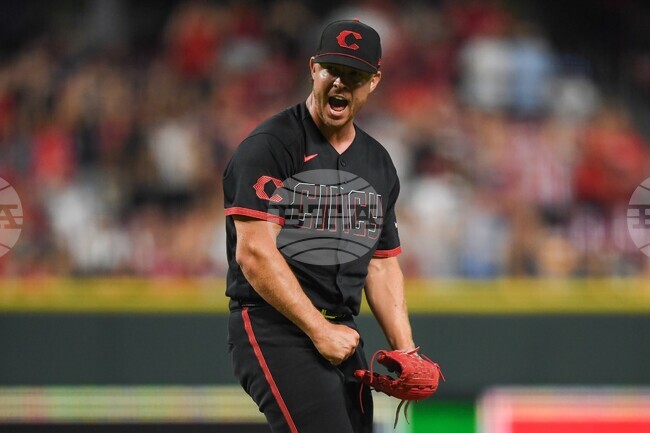Pirates Reds Baseball