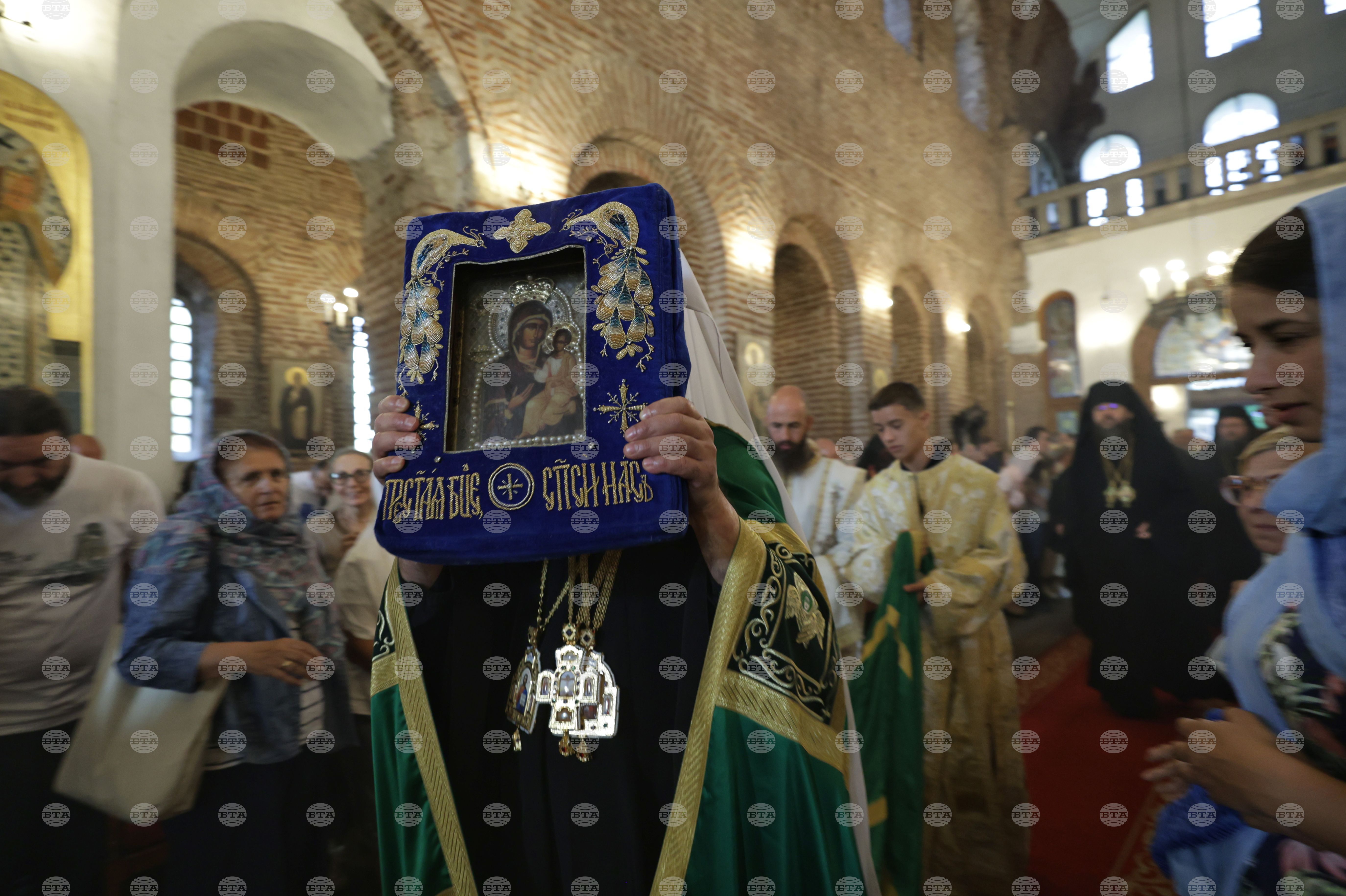 Чудотворната Хавайска мироточива Иверска икона на Пресвета Богородица ще бъде посрещната на 8 август в Ловеч