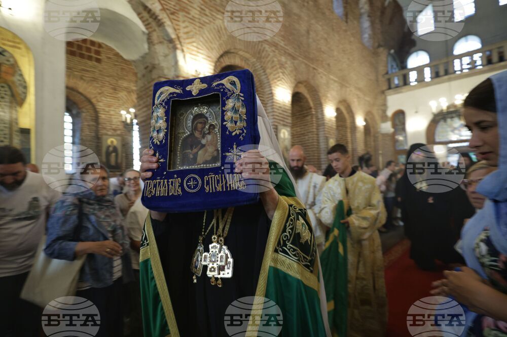 Храм „Света София Премъдрост Божия“ - чудотворна икона - посрещане