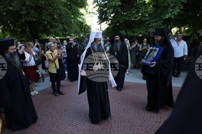 Чудотворната икона на Пресвета Богородица – Хавайска бе посрещната в столичния храм „Света София Премъдрост Божия“