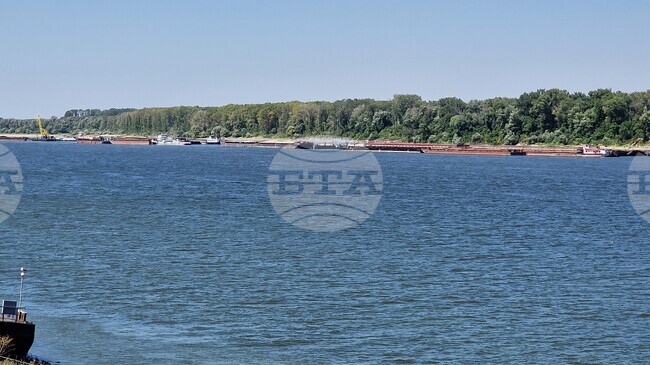 Десетки плавателни съдове изчакват в българския участък на река Дунав заради ниското ниво 