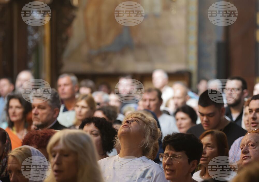 Храм „Света Неделя“ - патриаршеска света литургия