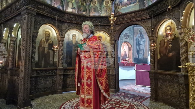 Вярата помага да преодоляваме житейските бури, каза отец Славчо Проданов в неделната си проповед в Търговище