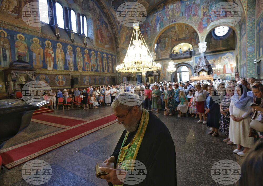 Храм „Света Неделя“ - патриаршеска света литургия