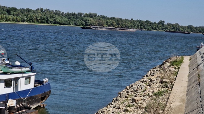 Нивото на река Дунав в българския участък продължава да спада