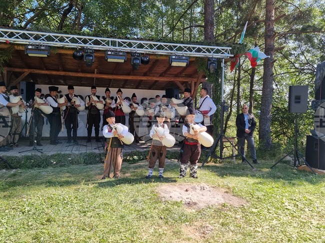 Ангел Згуровски спечели наградата „Дафо Трендафилов“ на 23-то Национално гайдарско надсвирване в Гела