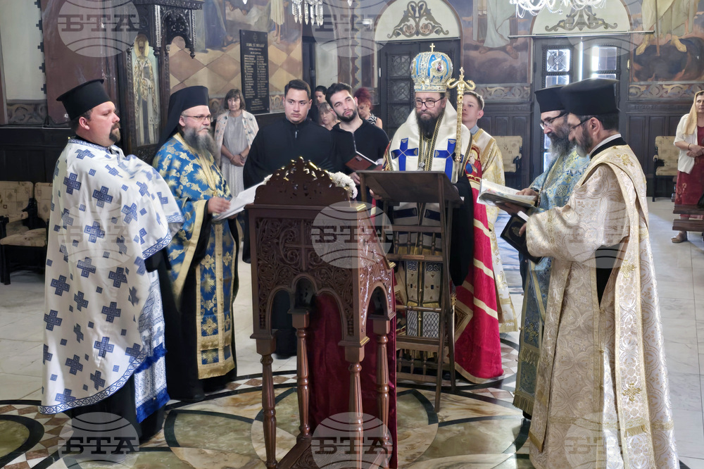 Видин - митрополит Пахомий - вечерня - молебен канон на Пресвета Богородица
