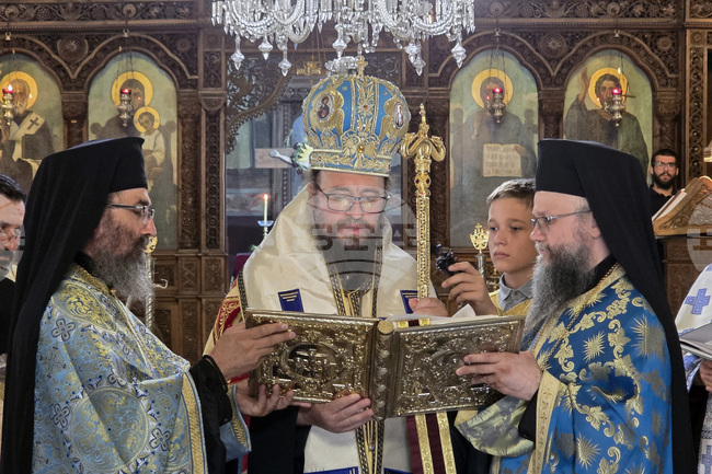 Видин - митрополит Пахомий - вечерня - молебен канон на Пресвета Богородица