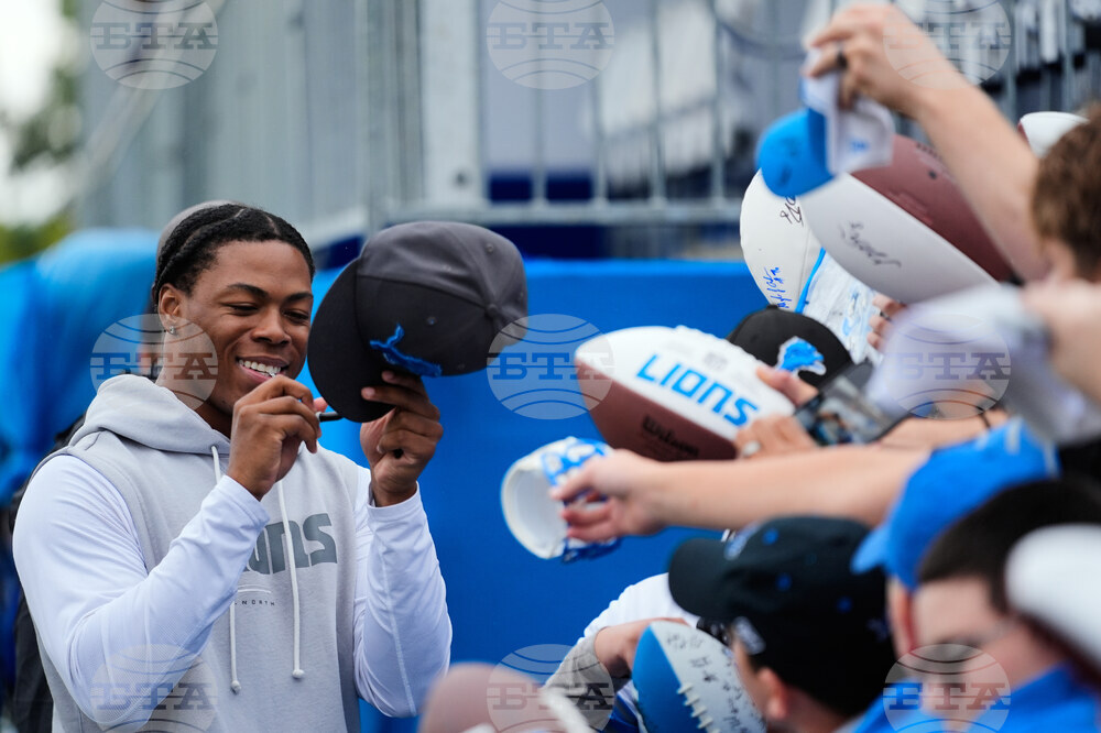 Lions Camp Football