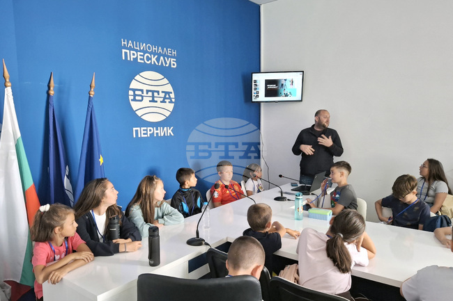 Национален пресклуб на БТА - Перник - гостуване на деца от летните ателиета към ОДК