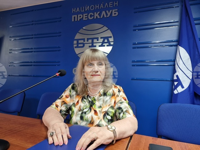 Пенчо Славейков вижда в литературата инструмент за изграждането на „човешкото в човека“, каза в Сливен писателката Валентина Димитрова 