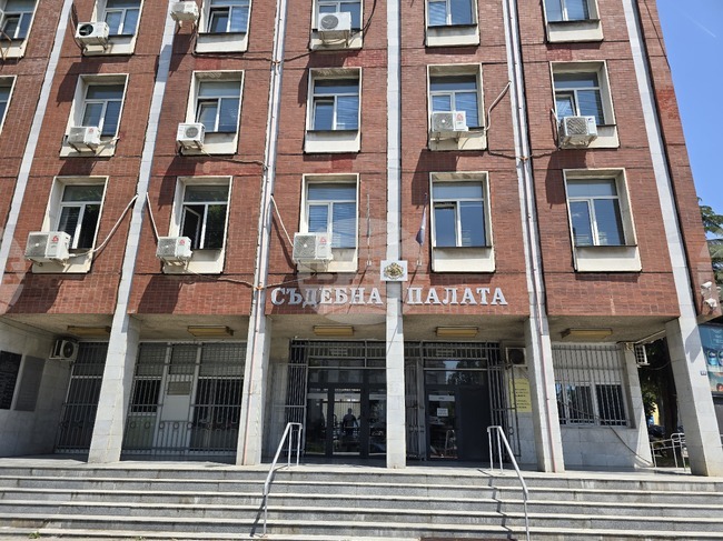 Районната прокуратура в Плевен привлече като обвиняем и задържа за срок до 72 часа 42-годишен мъж за съпротива срещу полицейски служител