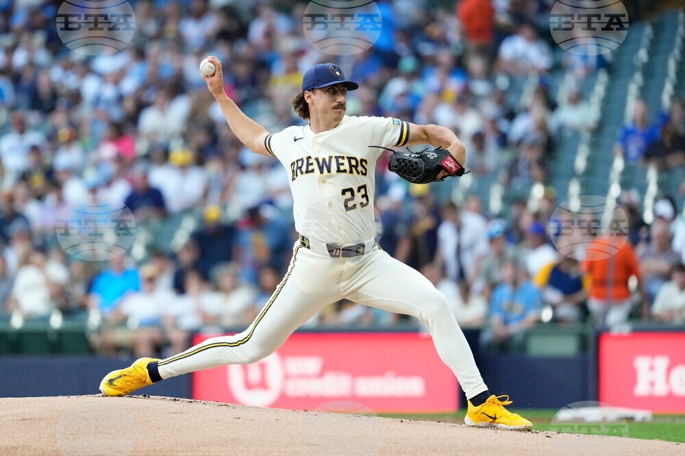 Pirates Brewers Baseball