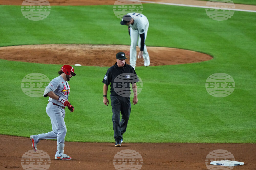 CORRECTION Cardinals Yankees Baseball