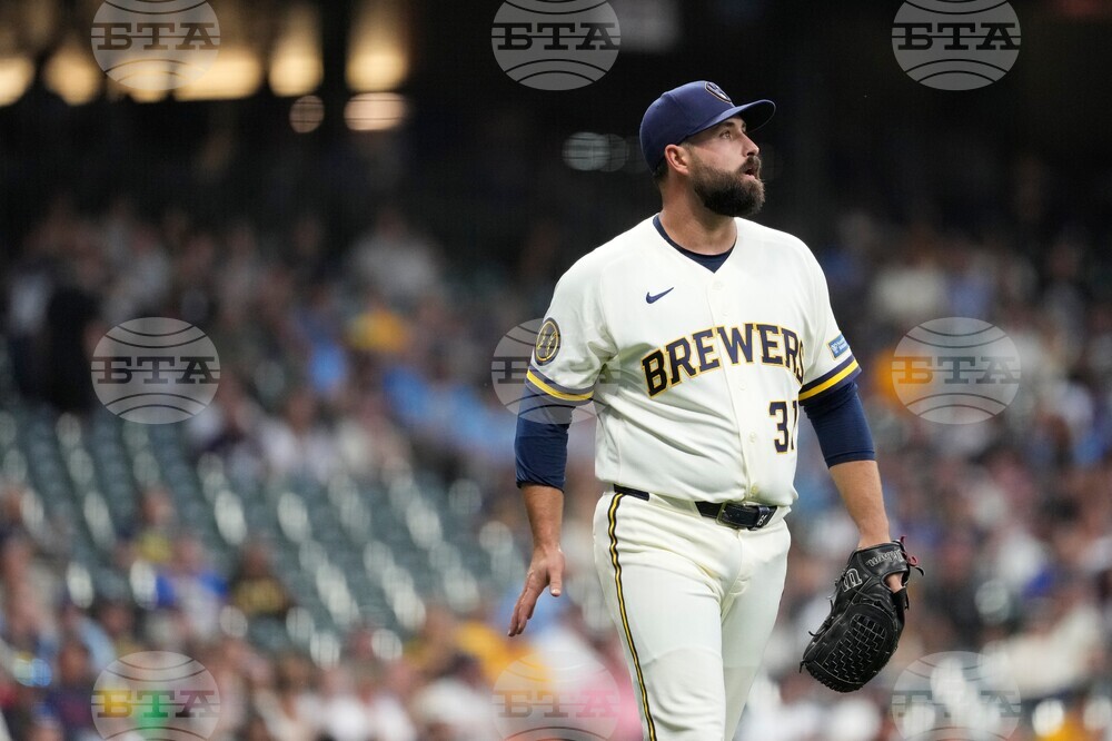 Pirates Brewers Baseball
