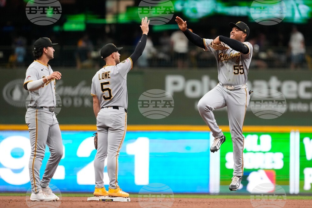 Pirates Brewers Baseball