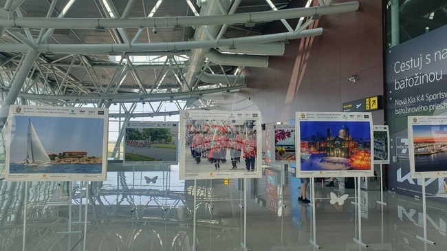 Burgas Urban Life Showcased in Photo Exhibition at Bratislava International Airport