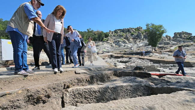 President Iotova Vows to Prevent Archaeology Funding from Being Frozen Again