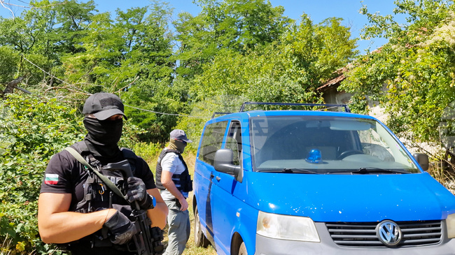 Трима души са арестувани в Ботевград при акция на ГДБОП срещу лихварство и сводничество 