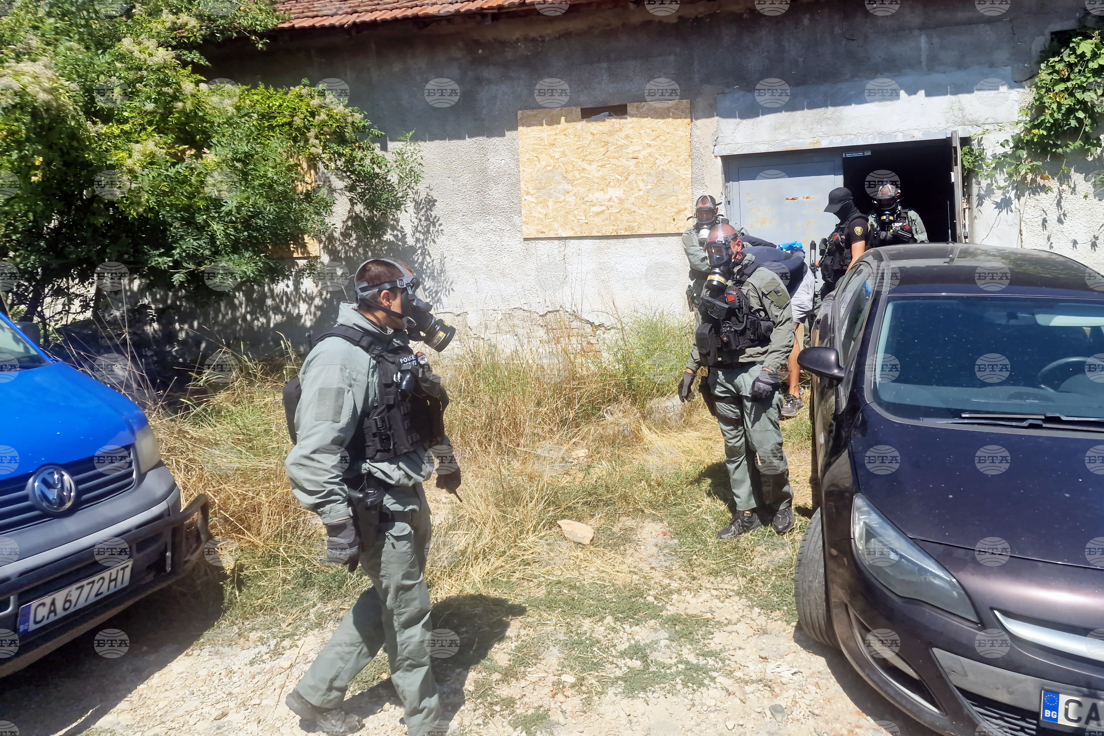 Полицията е открила 300 000 евро в домовете на задържаните при акцията в лаборатория за производство на фентанил в София