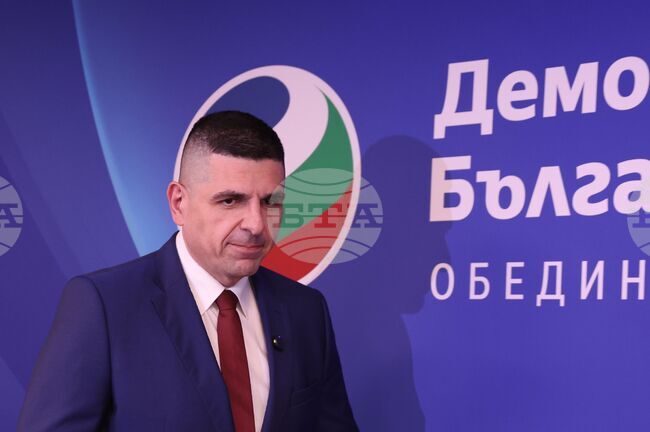 Няма да има обща партийна кандидатура за президент с ГЕРБ, заяви съпредседателят на „Да, България“ Ивайло Мирчев