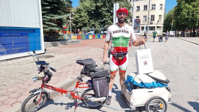 Благодарение на хората в Ирак разбрах какво е гостоприемство, каза в Кюстендил Мартин Гергов, обиколил България с велосипед „Балкан“