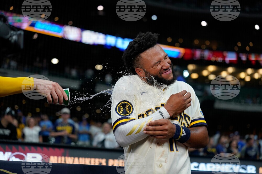Pirates Brewers Baseball