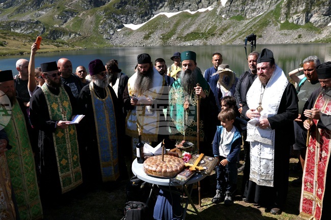 Patriarch Daniil Leads Third Annual Water Blessing at Lake Babreka