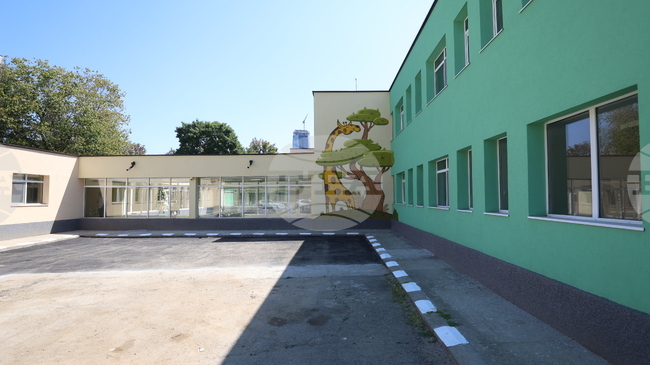 Изцяло обновената и модернизирана детска градина „Сребърно копитце“ в район “Младост” в София ще посрещне 168 деца в шест групи 