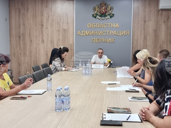 Осемнадесет ученици са отпаднали от образователната система в област Перник през втория учебен срок