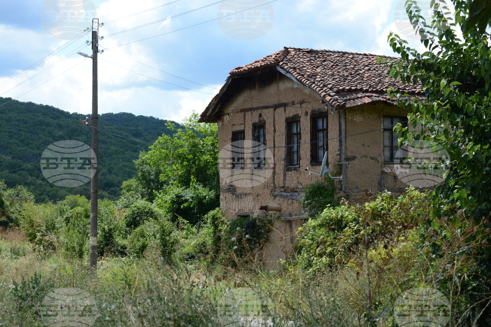 Село Мандрица - албанско село