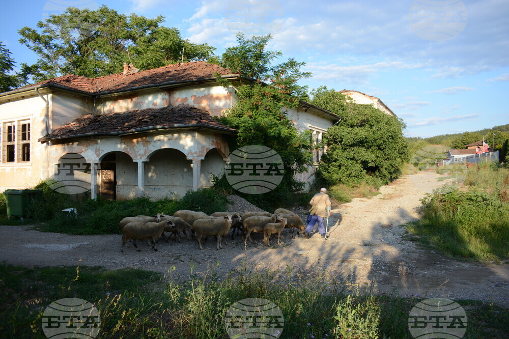 Село Мандрица - албанско село