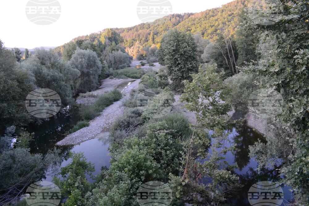 Село Мандрица - албанско село