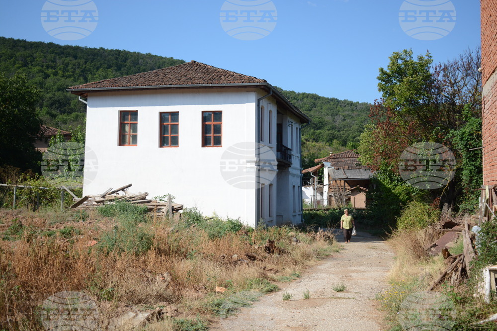 Село Мандрица - албанско село