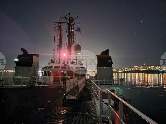 Bulgarian naval research ship bound back home from Antarctica - RSV 421 Anchors at Varna Bay