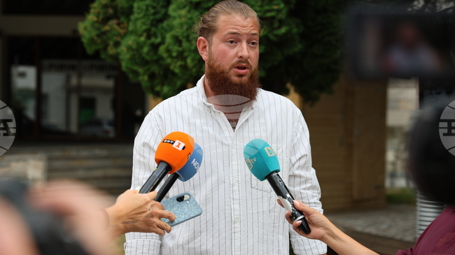 Полиция е идвала няколко пъти за да укротява децата, каза управителят на хотела, в който са били настанени чужденците, участвали в конфликт с българи