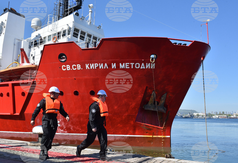 Варна - Церемония по посрещането НИК 421 „Св. св. Кирил и Методий“