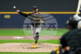 Pirates Brewers Baseball