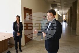 Бургас - Окръжен съд - изложба на Кристиан Таков