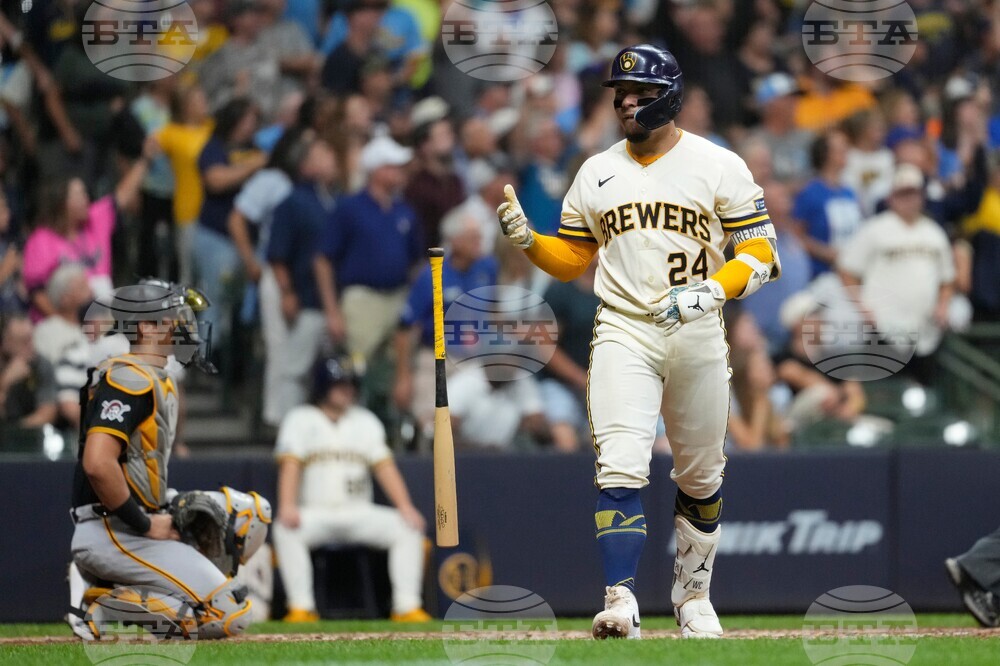 Pirates Brewers Baseball