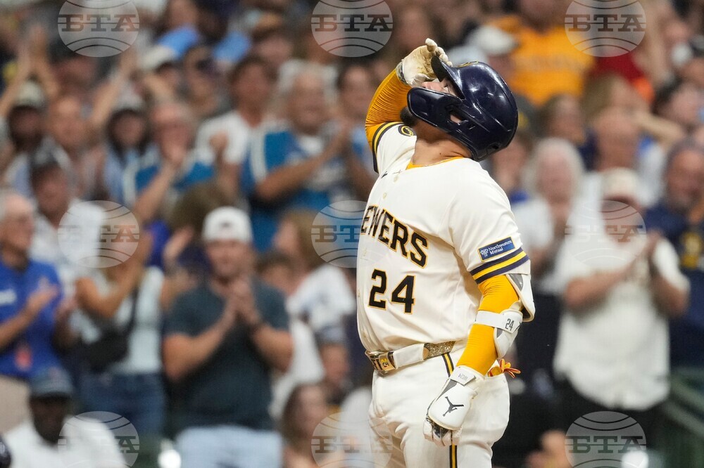 Pirates Brewers Baseball