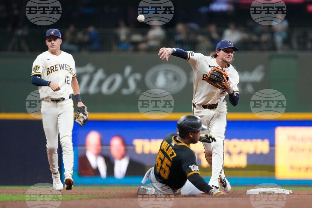 Pirates Brewers Baseball
