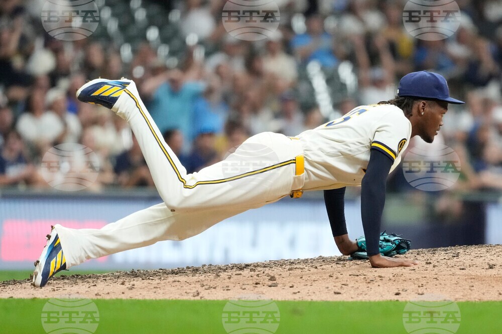 Pirates Brewers Baseball