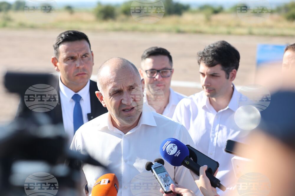 Село Доброславци - Румен Радев - летище - посещение