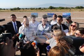 Село Доброславци - Румен Радев - летище - посещение
