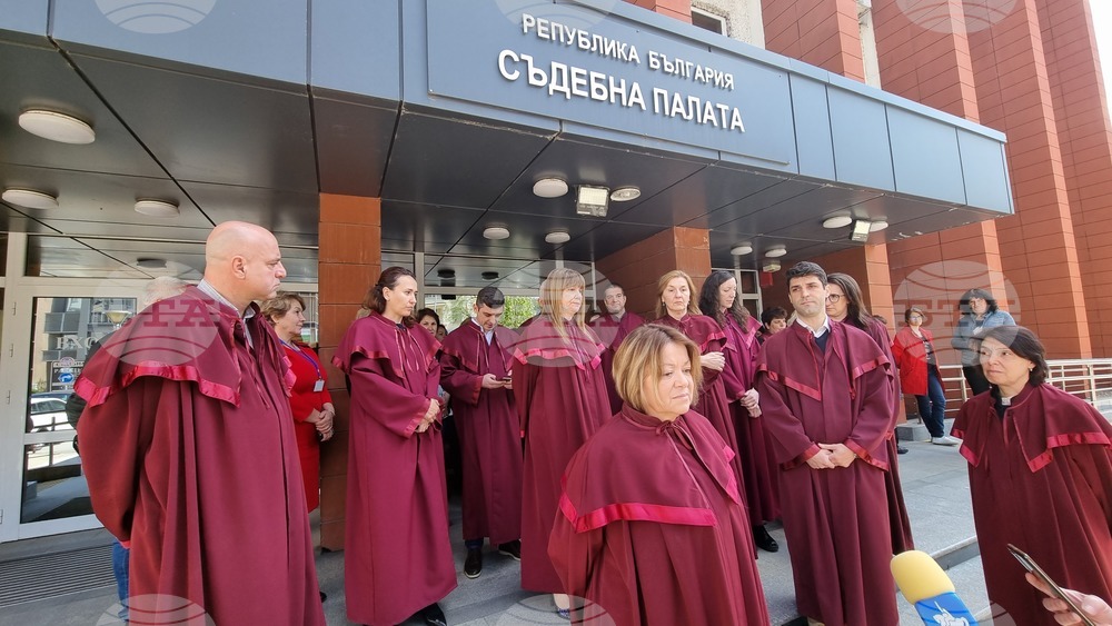 Перник - Прокурори, служители и следователи - протест